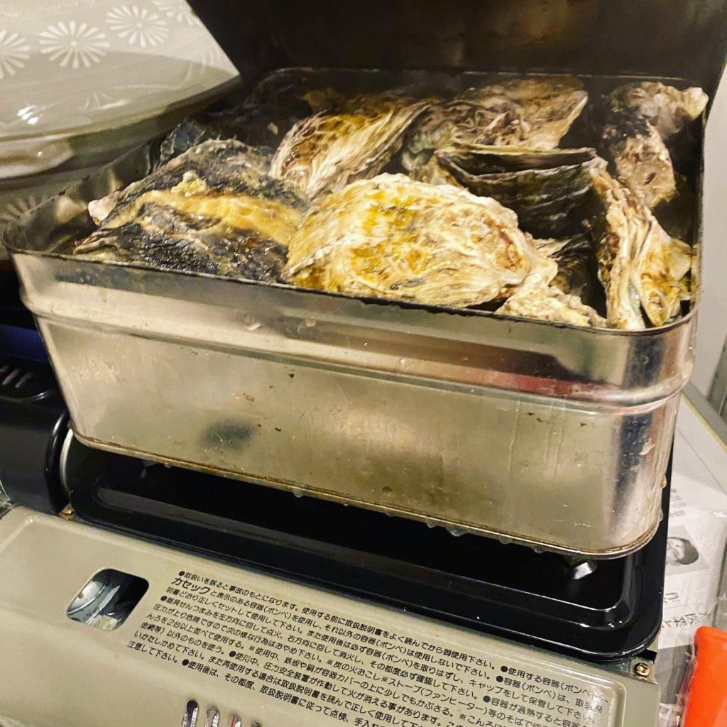 鍼道五経会の宴　牡蠣のカンカン焼き